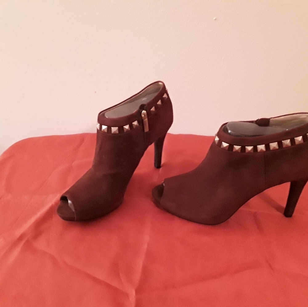 Burgundy Peep toe shoe booties